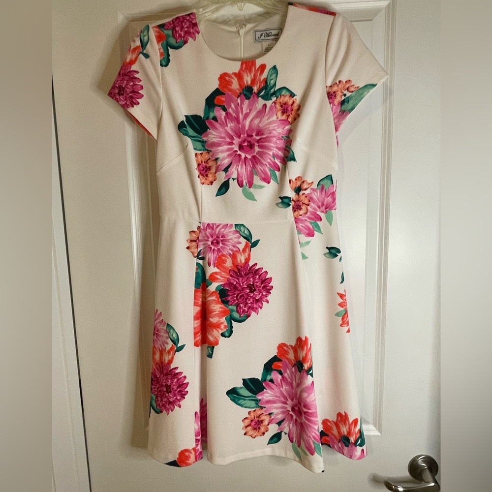 Multicolored flowers white dress size 6